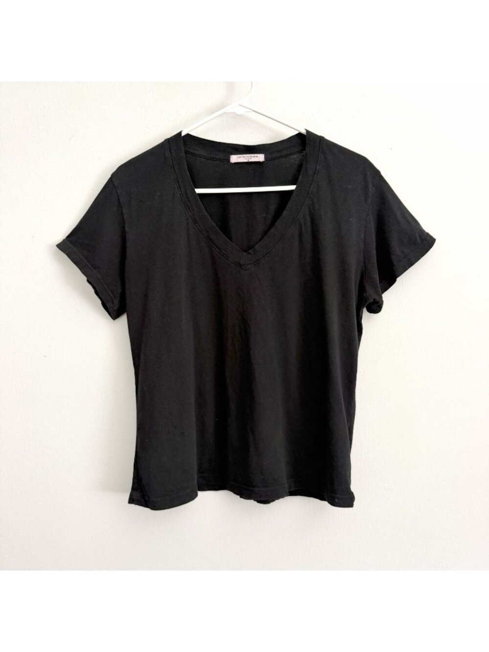 Perfect White Tee Black Short Sleeve Shirt Crop V-Neck Top Women’s Size Medium
